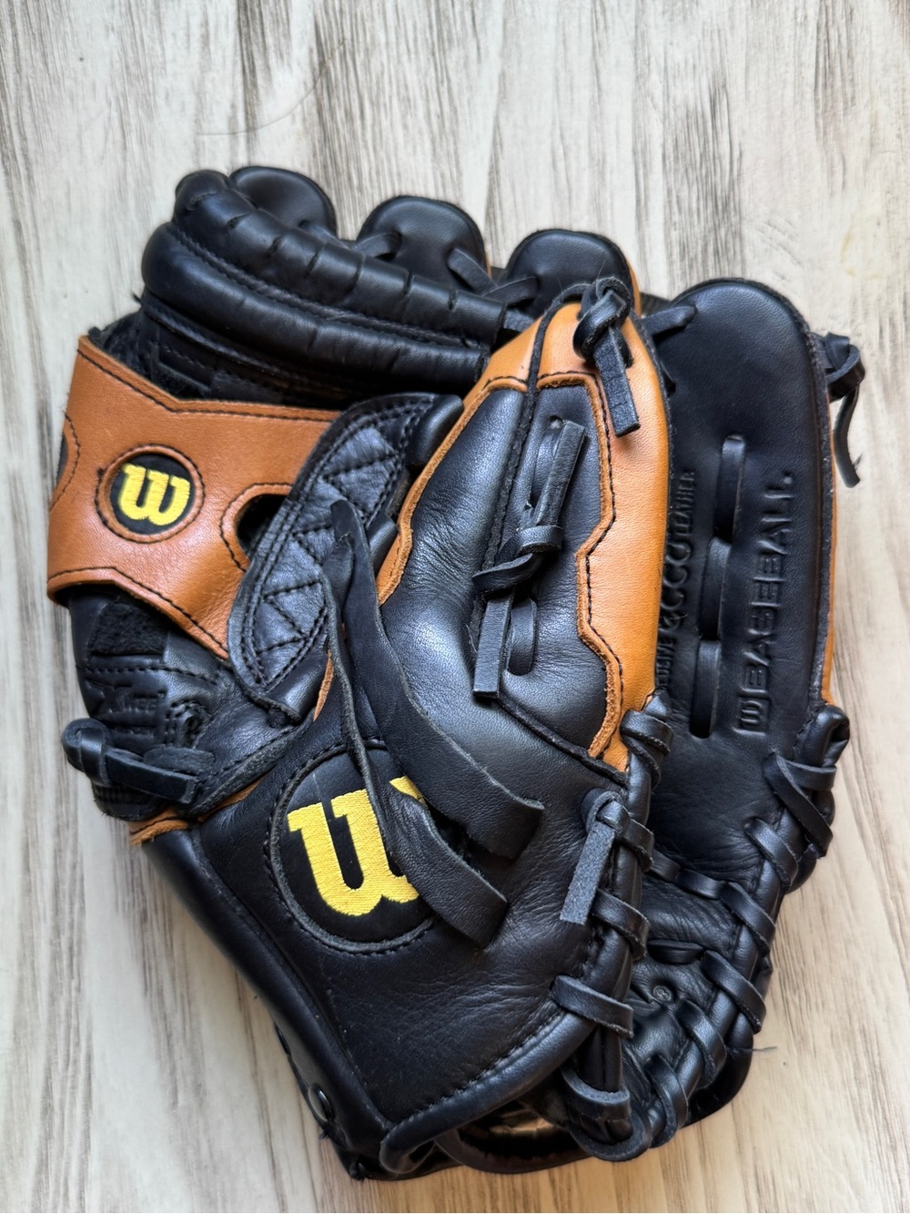 Wilson A500 11.5” Youth Baseball Glove RHT Leather A9500 Black Tan